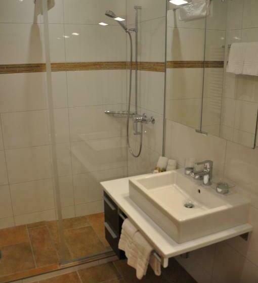 غرفة قياسية مزوَّدة بشُرفة, Seraina