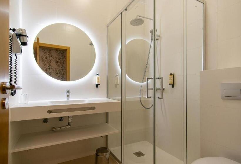 غرفة قياسية فردية, Vitória