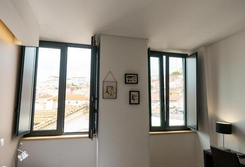 غرفة قياسية ثلاثية, Vitória