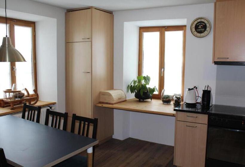 2 Sovrums Lägenhet, Wynegg