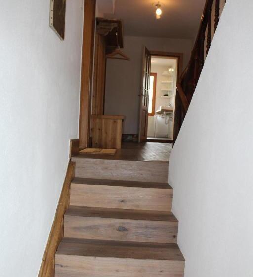 2 Sovrums Lägenhet, Wynegg