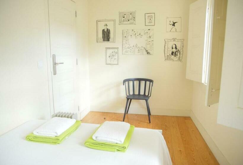 اتاق استاندارد با سرویس بهداشتی مشترک, Santiago 31 Hostel