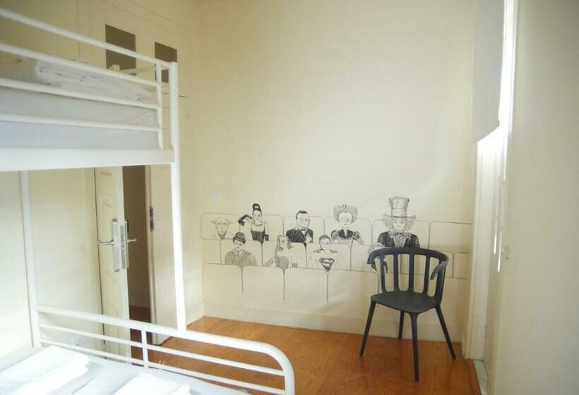 اتاق استاندارد سه تخته با سرویس بهداشتی مشترک, Santiago 31 Hostel