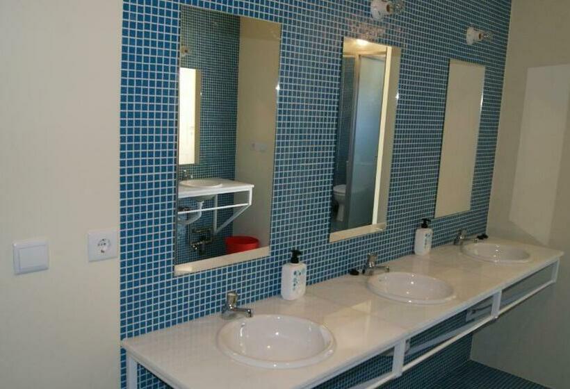 اتاق استاندارد سه تخته با سرویس بهداشتی مشترک, Santiago 31 Hostel