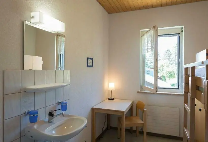 バス共有のスタンダードルーム, Stein Am Rhein Youth Hostel