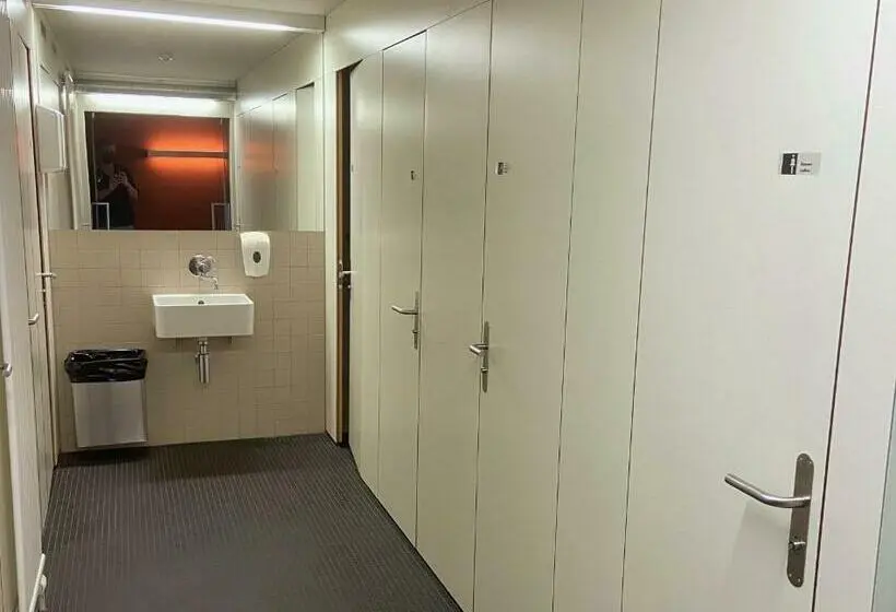 Standard Neljän Hengen Huone Jaettu Kylpyhuone, Valbellalenzerheide Youth Hostel
