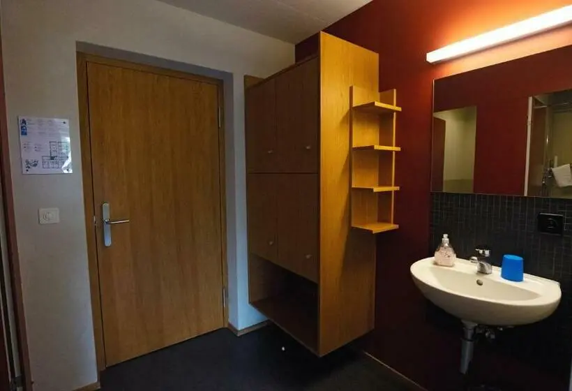 Standard Neljän Hengen Huone, Valbellalenzerheide Youth Hostel