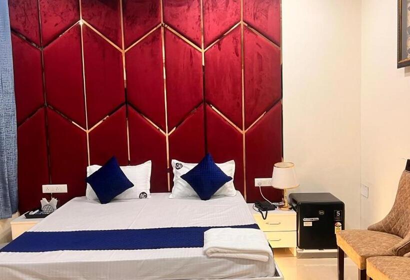 Номер Deluxe, Kings