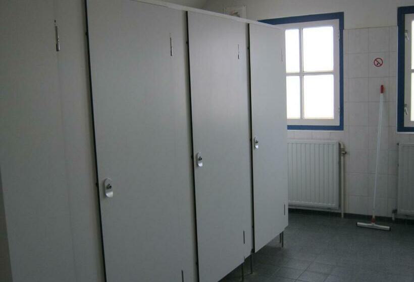 חדר סטנדרט לשלושה עם חדר אמבטיה משוף, Pension Zevenbergen