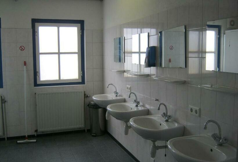 חדר סטנדרט לשלושה עם חדר אמבטיה משוף, Pension Zevenbergen