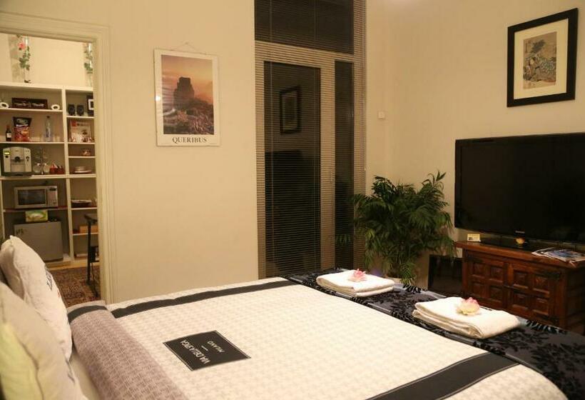 آپارتمان یک خوابه با دری مشترک که هال را جدا می کند., Antonius Bed And Breakfast