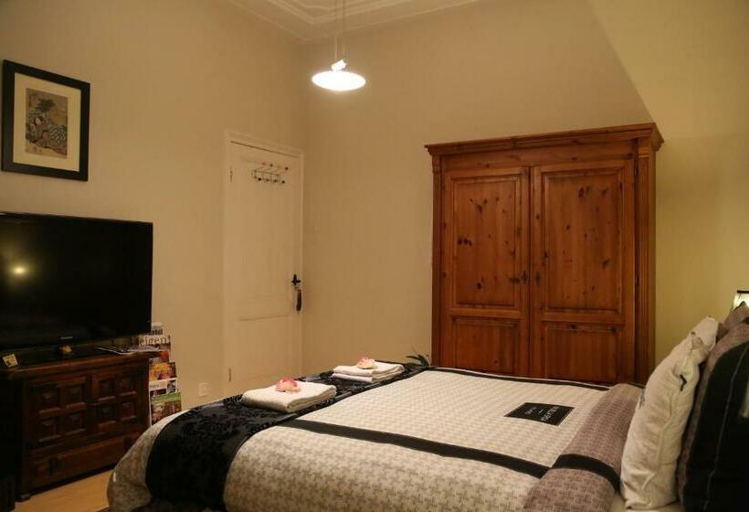 آپارتمان یک خوابه با دری مشترک که هال را جدا می کند., Antonius Bed And Breakfast