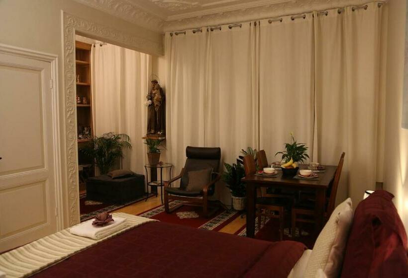 آپارتمان یک خوابه با دری مشترک که هال را جدا می کند., Antonius Bed And Breakfast