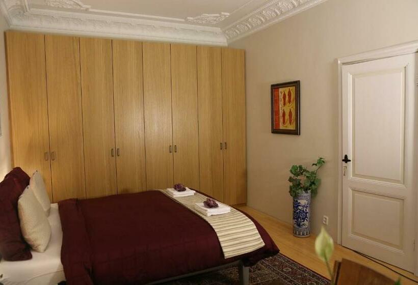 آپارتمان یک خوابه با دری مشترک که هال را جدا می کند., Antonius Bed And Breakfast