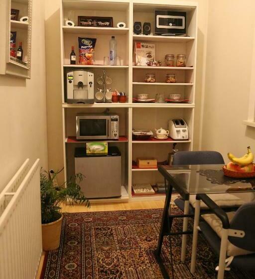 آپارتمان یک خوابه با دری مشترک که هال را جدا می کند., Antonius Bed And Breakfast