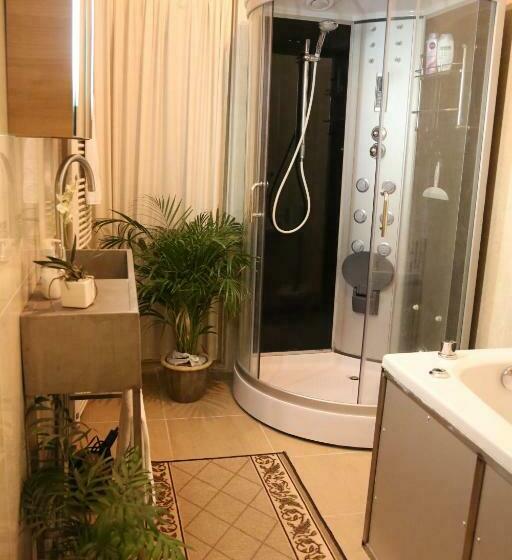 آپارتمان یک خوابه با دری مشترک که هال را جدا می کند., Antonius Bed And Breakfast