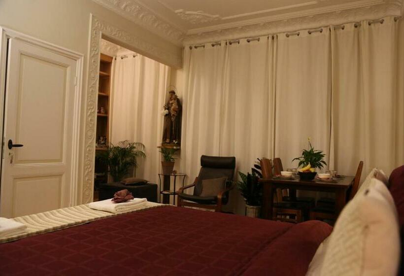 آپارتمان یک خوابه با دری مشترک که هال را جدا می کند., Antonius Bed And Breakfast