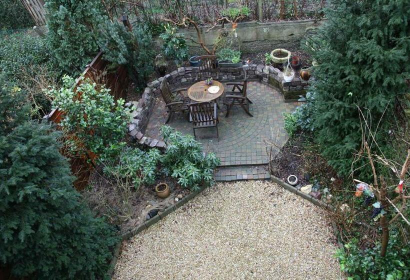 اتاق لوکس با چشم‌انداز باغ, Antonius Bed And Breakfast