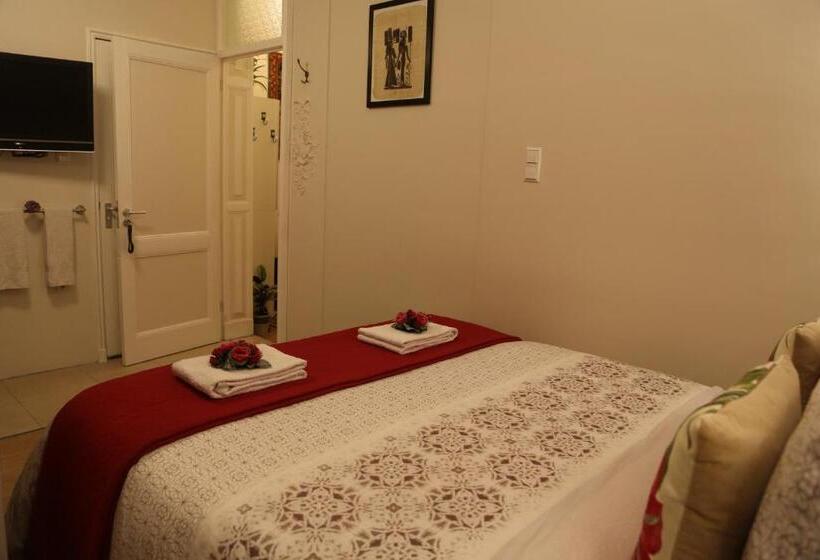 اتاق لوکس با چشم‌انداز باغ, Antonius Bed And Breakfast