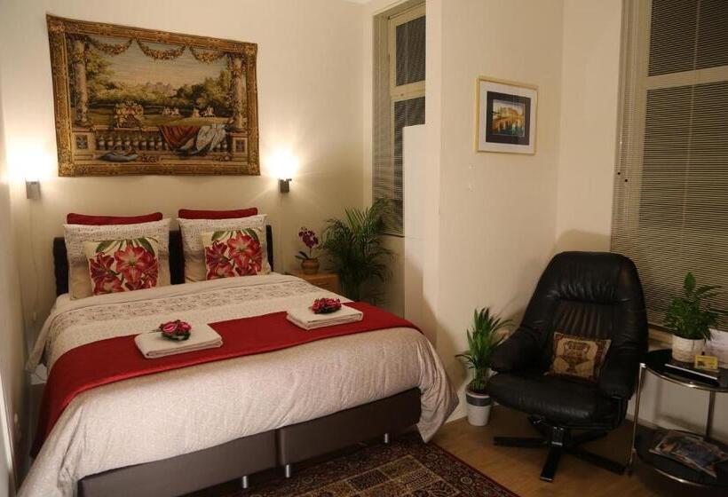 اتاق لوکس با چشم‌انداز باغ, Antonius Bed And Breakfast