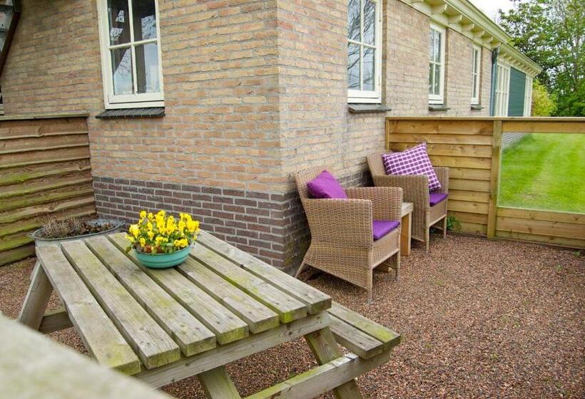 スタンダードスタジオ, B&b En Vakantiehuisje Ursula