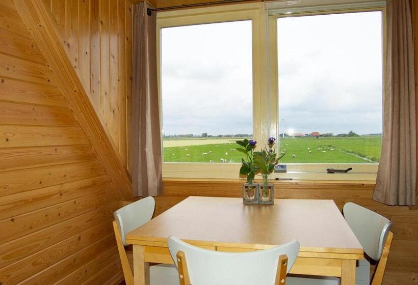 スタンダードスタジオ, B&b En Vakantiehuisje Ursula