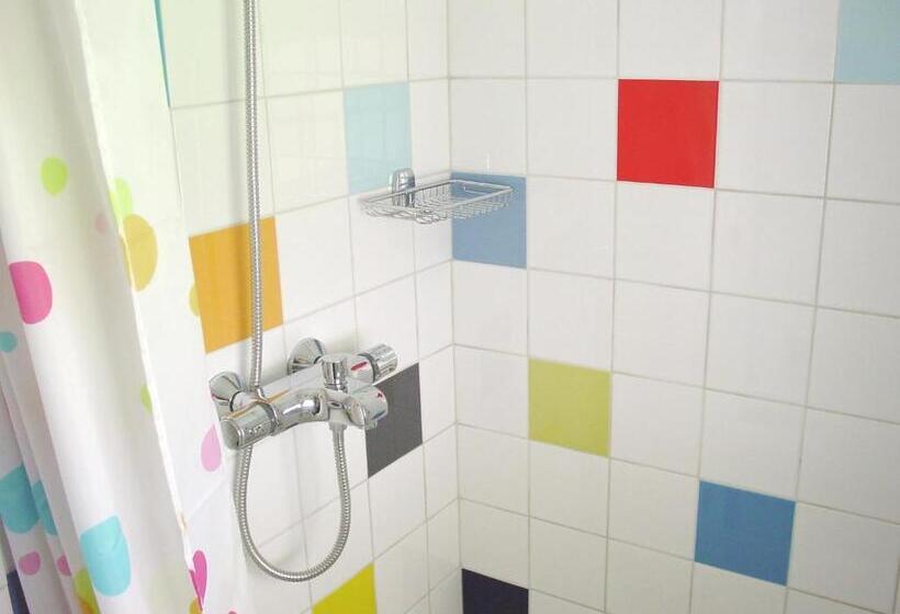 منزل غرفة نوم واحدة, B&b Hotel California