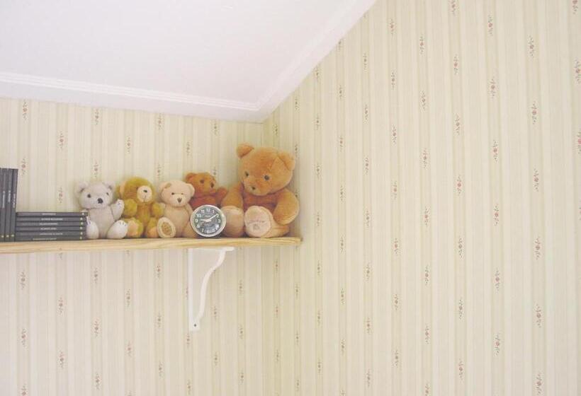 منزل غرفة نوم واحدة, B&b Hotel California