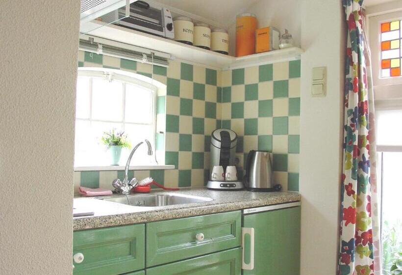 منزل غرفة نوم واحدة, B&b Hotel California