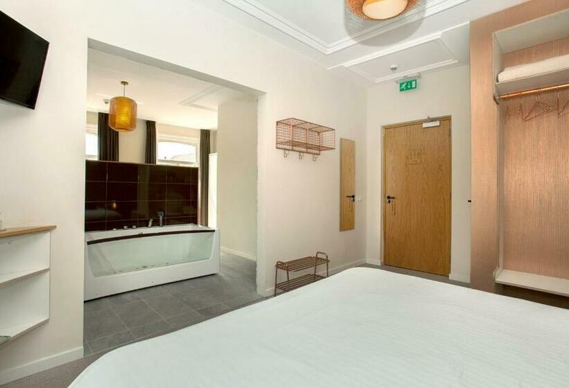 Executive Suite, La Paulowna Boutique