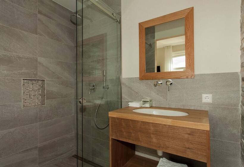 Deluxe Room, La Paulowna Boutique