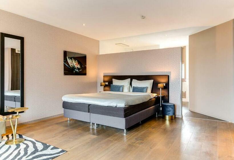 جناح جونيور, Brasss Hotel Suites