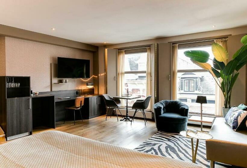 جناح جونيور, Brasss Hotel Suites