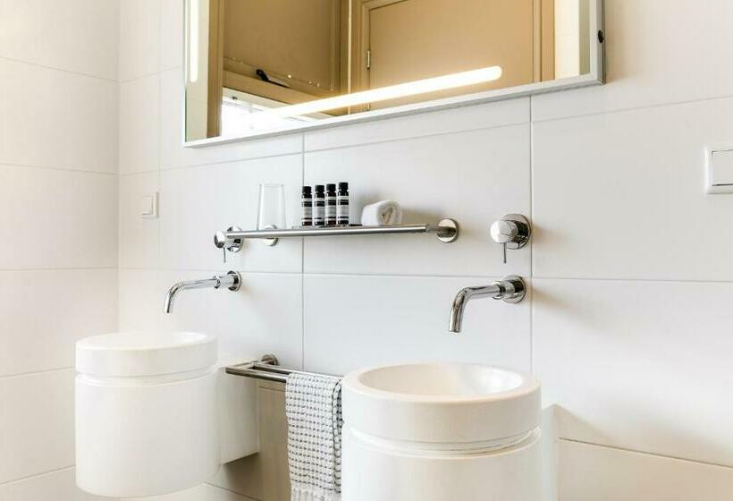 جناح جونيور, Brasss Hotel Suites