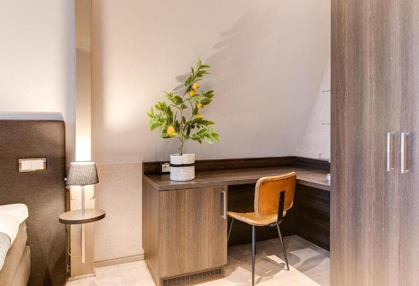 جناح جونيور, Brasss Hotel Suites