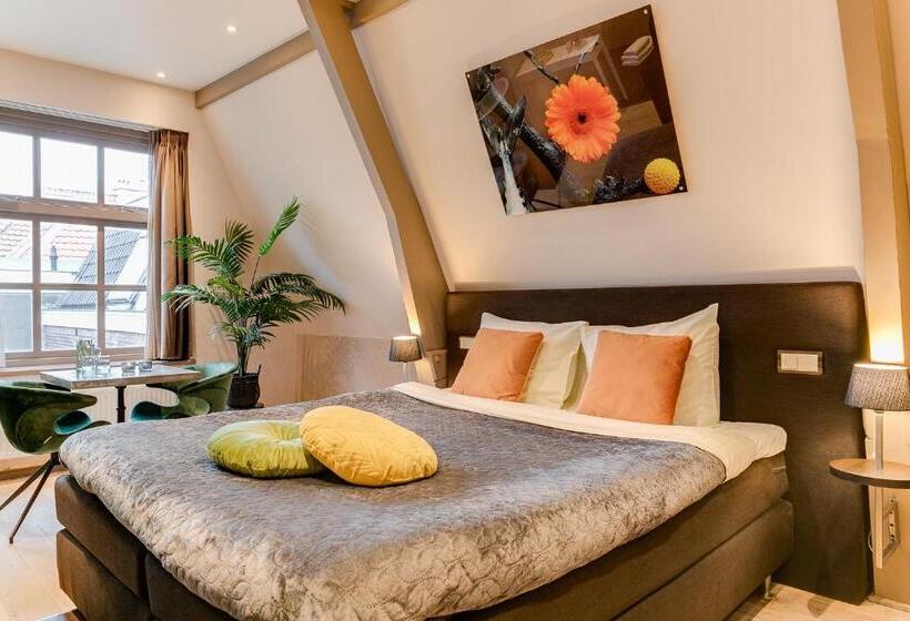 جناح جونيور, Brasss Hotel Suites