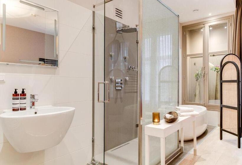 이그제큐티브 스위트, Brasss Hotel Suites