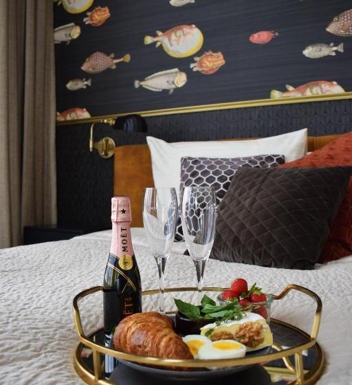 جناح إدارى, Brasss Hotel Suites