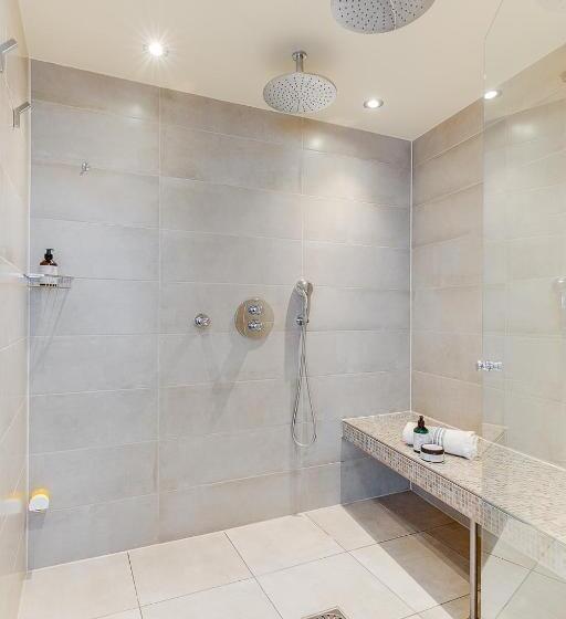 이그제큐티브 스위트, Brasss Hotel Suites