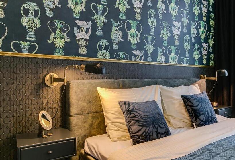 جناح جونيور, Brasss Hotel Suites