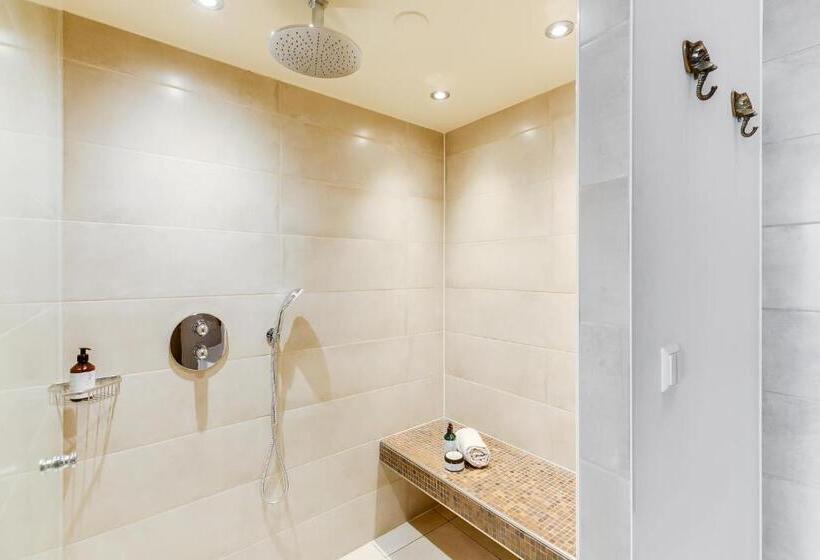 جناح إدارى, Brasss Hotel Suites