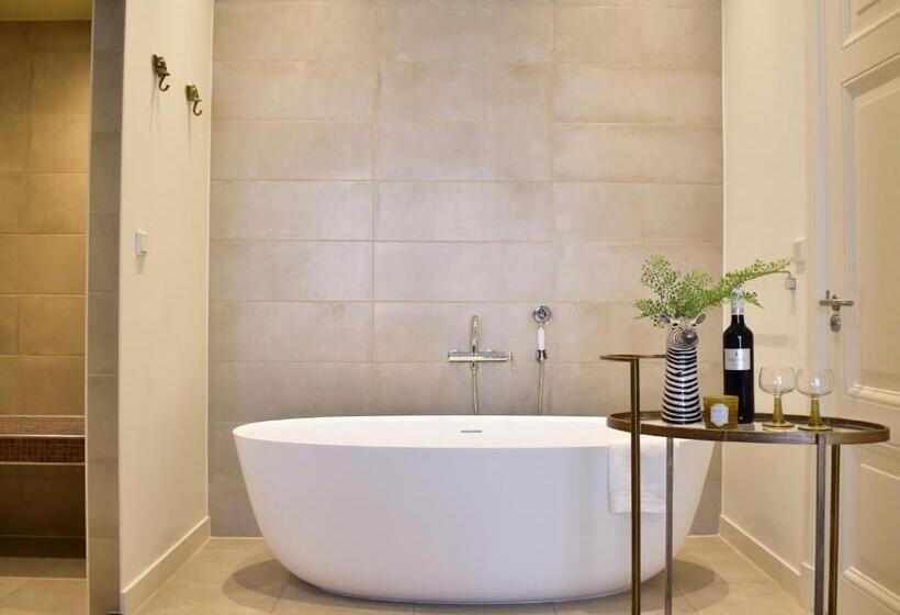 جناح إدارى, Brasss Hotel Suites