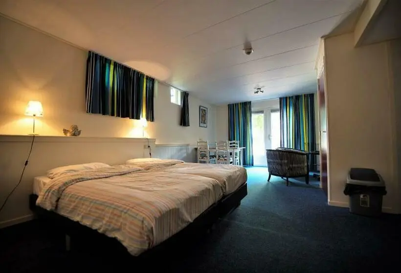 Perhehuone, Hostel Herberg De Esborg Scheemda