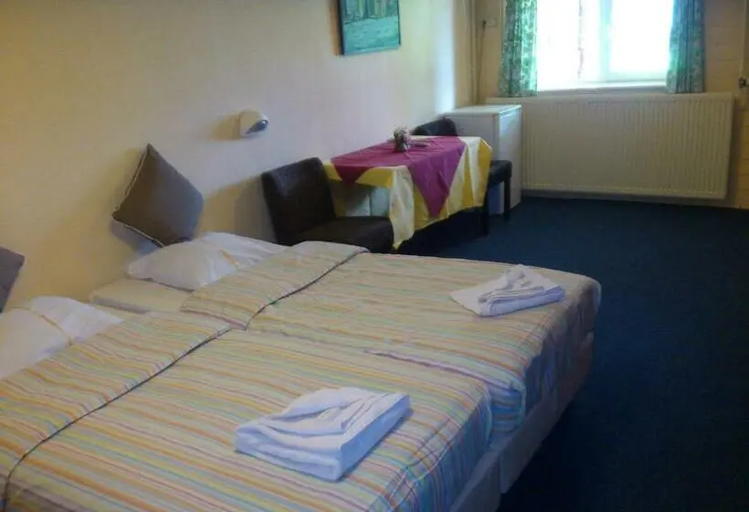 Standard Neljän Hengen Huone, Hostel Herberg De Esborg Scheemda