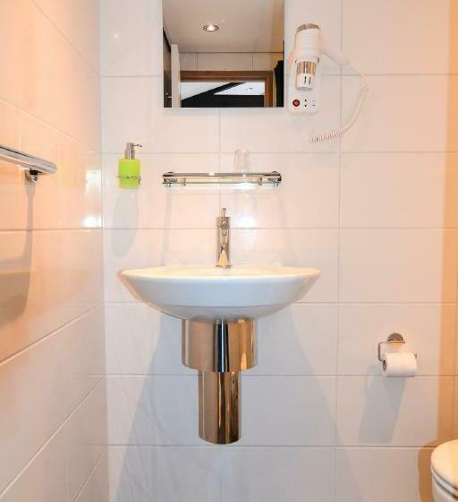 חדר סטנדרט לארבעה, Bienvenue