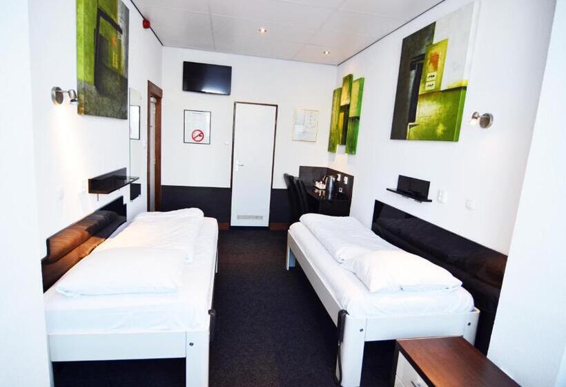 חדר קומפורט לשלושה, Bienvenue