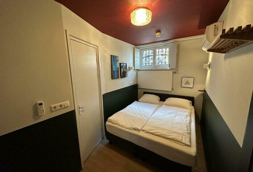 اتاق استاندارد, Weber Hotel 117