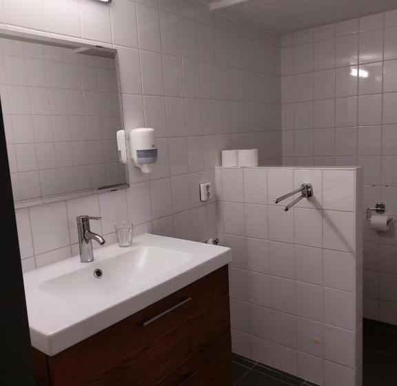 דירת חדר, Simplon Hostel