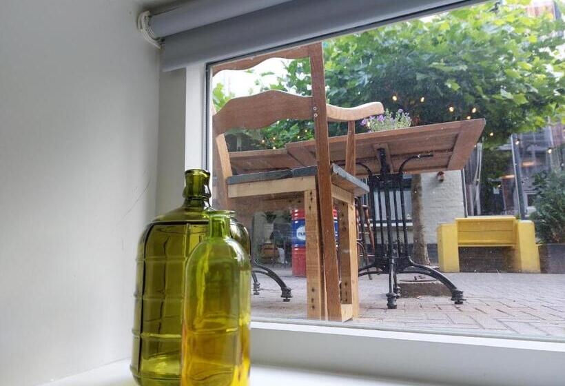 דירת חדר, Simplon Hostel