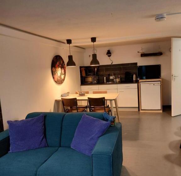 דירת חדר, Simplon Hostel